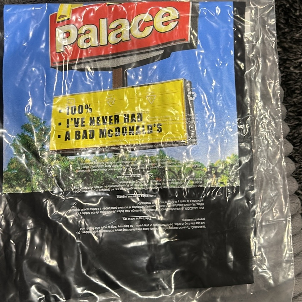 PALACE MCDONALD Tee - Picture 3 of 3